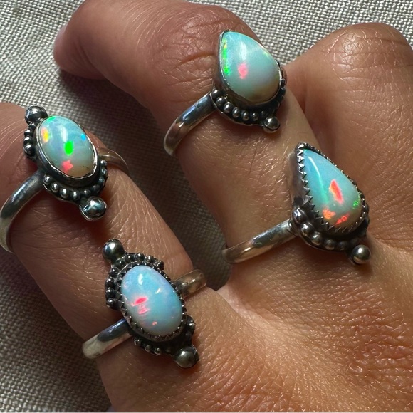 Opal ring - Picture 1 of 2